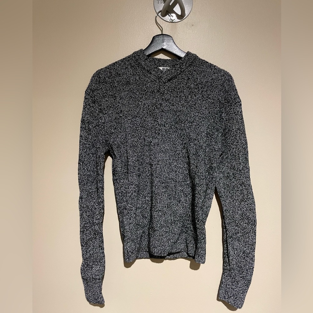 Uniqlo U men’s v neck sweater